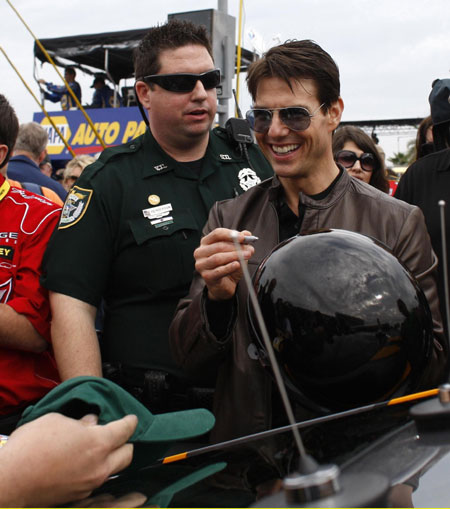 Tom Cruise drives pace car to start NASCAR Sprint Cup Series race