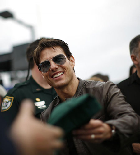 Tom Cruise drives pace car to start NASCAR Sprint Cup Series race