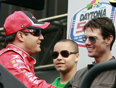 Tom Cruise drives pace car to start NASCAR Sprint Cup Series race