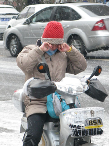 Beijing embraces first snow since winter