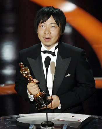 `Slumdog' rules Oscars with 8 prizes