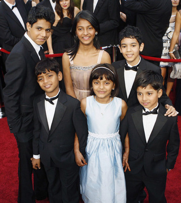 `Slumdog' rules Oscars with 8 prizes