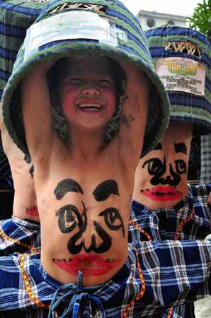 Traditional 'belly dance' in Guizhou