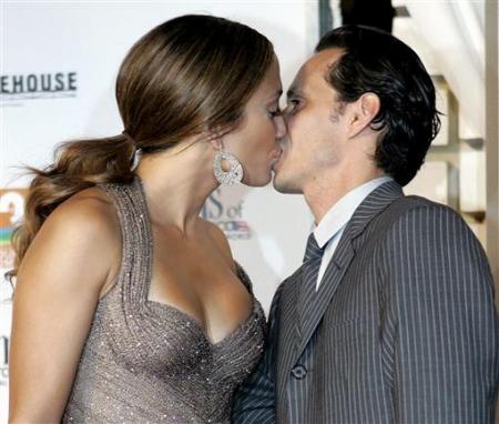 Celebrity kisses