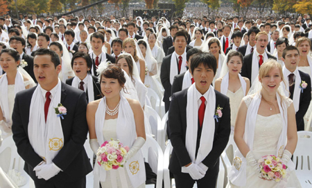 Mass wedding of 5,000 couples in South Korea