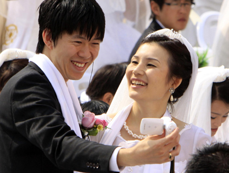 Mass wedding of 5,000 couples in South Korea