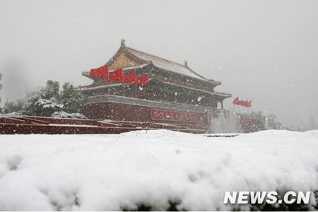 Beijing embraces first snowfall