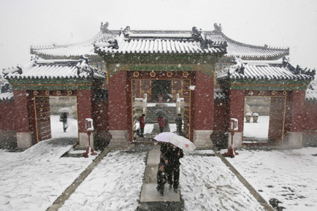 Beijing embraces first snowfall