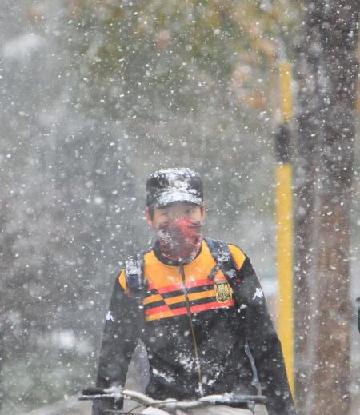 Beijing embraces first snowfall