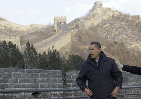 Obama tours Great Wall of China