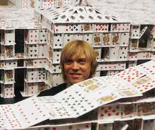 World biggest house of cards <BR>澳門誕生撲克建筑(圖)