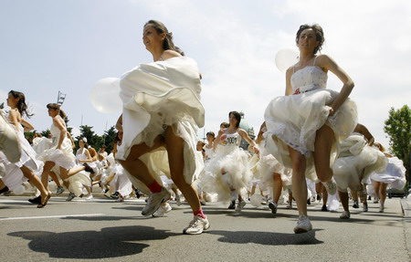 Brides race in Belgrade