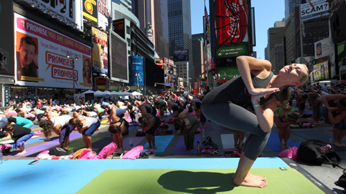 Group yoga in NY to celebrate summer solstice