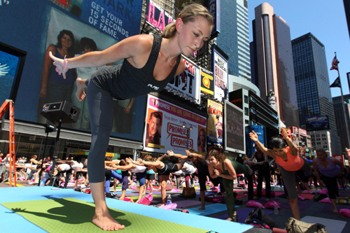 Group yoga in NY to celebrate summer solstice