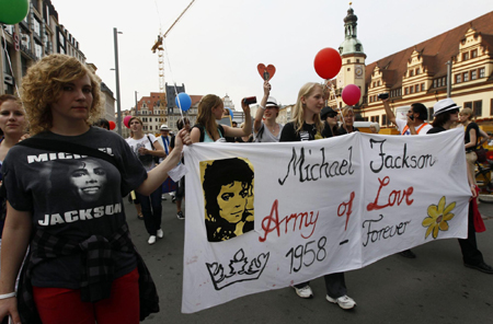 Fans pay tribute to MJ on death anniversary