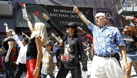 Fans pay tribute to MJ on death anniversary