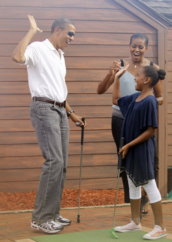 Obama swims, takes boat ride during Gulf Coast vacation