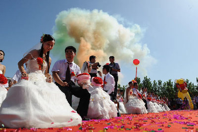 Group wedding for Chinese Valentine's Day