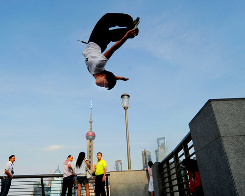 Parkour fans' skills show in Shanghai