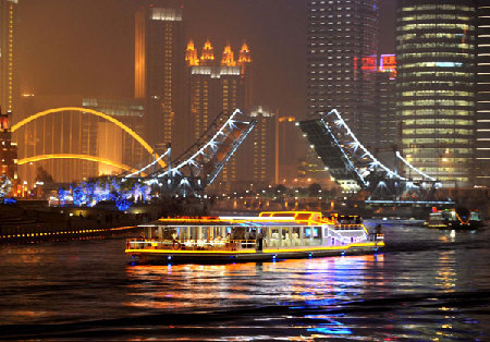 Tianjin shines to welcome Davos Forum