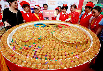 Super moon cakes in China