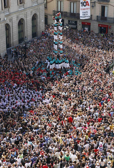 People form human tower to celebrate 'La Merce' in Barcelona