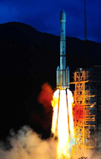 China's 2nd lunar probe Chang'e-2 blasts off