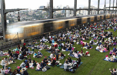 Sydney holds Breakfast on the Bridge event for 2022 WC bid