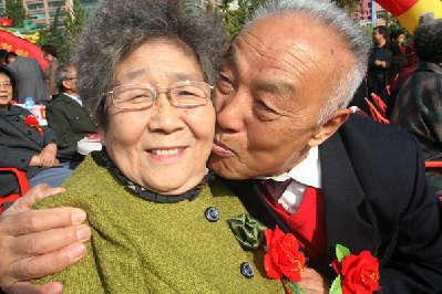 Golden couples celebrate festival