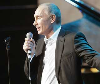 Putin sings at charity event<BR>普京慈善活動大秀歌藝