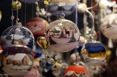 Christmas decorations appealing at Munich market