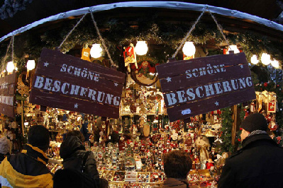 Christmas decorations appealing at Munich market