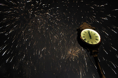 Millions gather worldwide to ring in new year