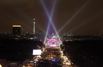 Millions gather worldwide to ring in new year