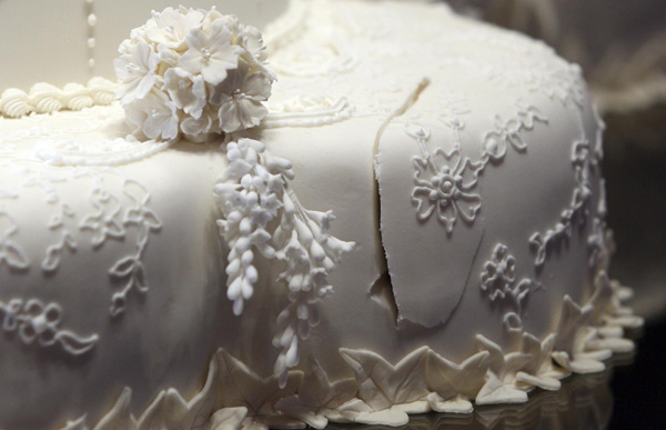 Catherine's wedding dress displayed in London