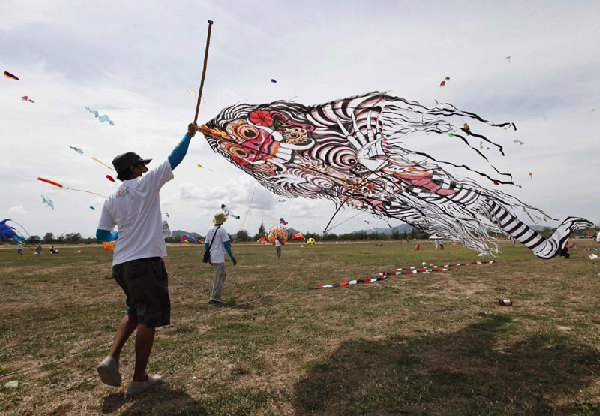 Kite festival kicks off in Thailand