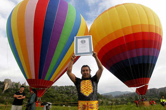 Chinese tightrope walker sets new record